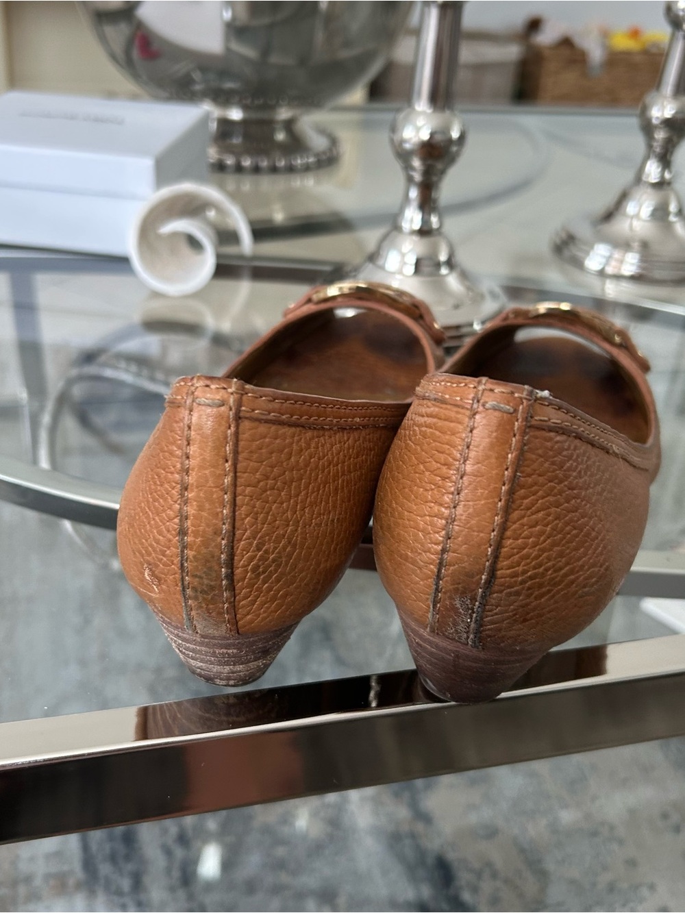 Tory Burch Tan Brown Leather Peep-Toe Flats with Gold Logo - Picture 3 of 5